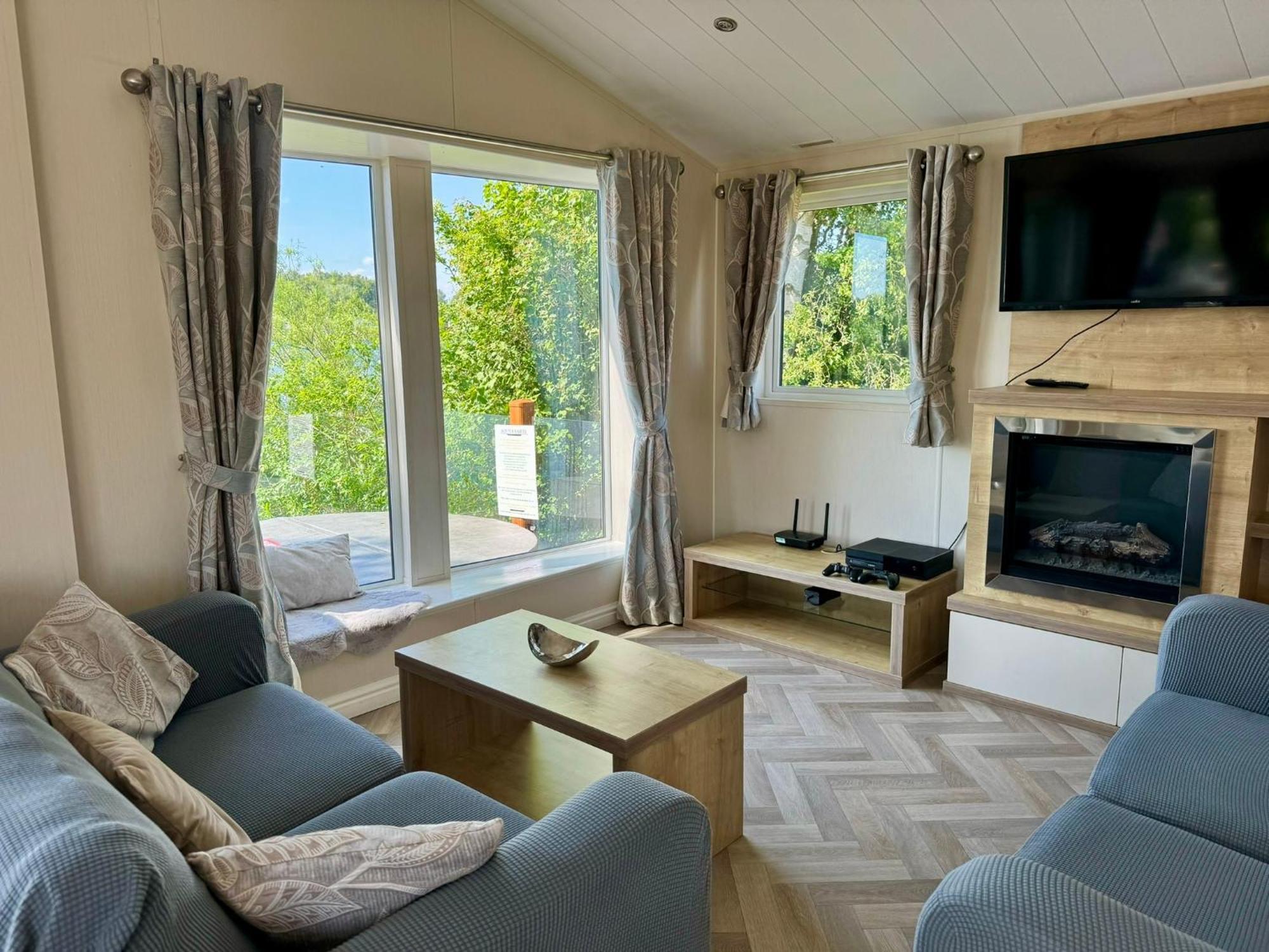 Fable Lodge Tattershall Lakes - Luxury Lakeside Lodge With Hot Tub Exterior foto